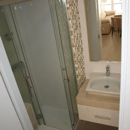 Luxury With 3 Double דירה